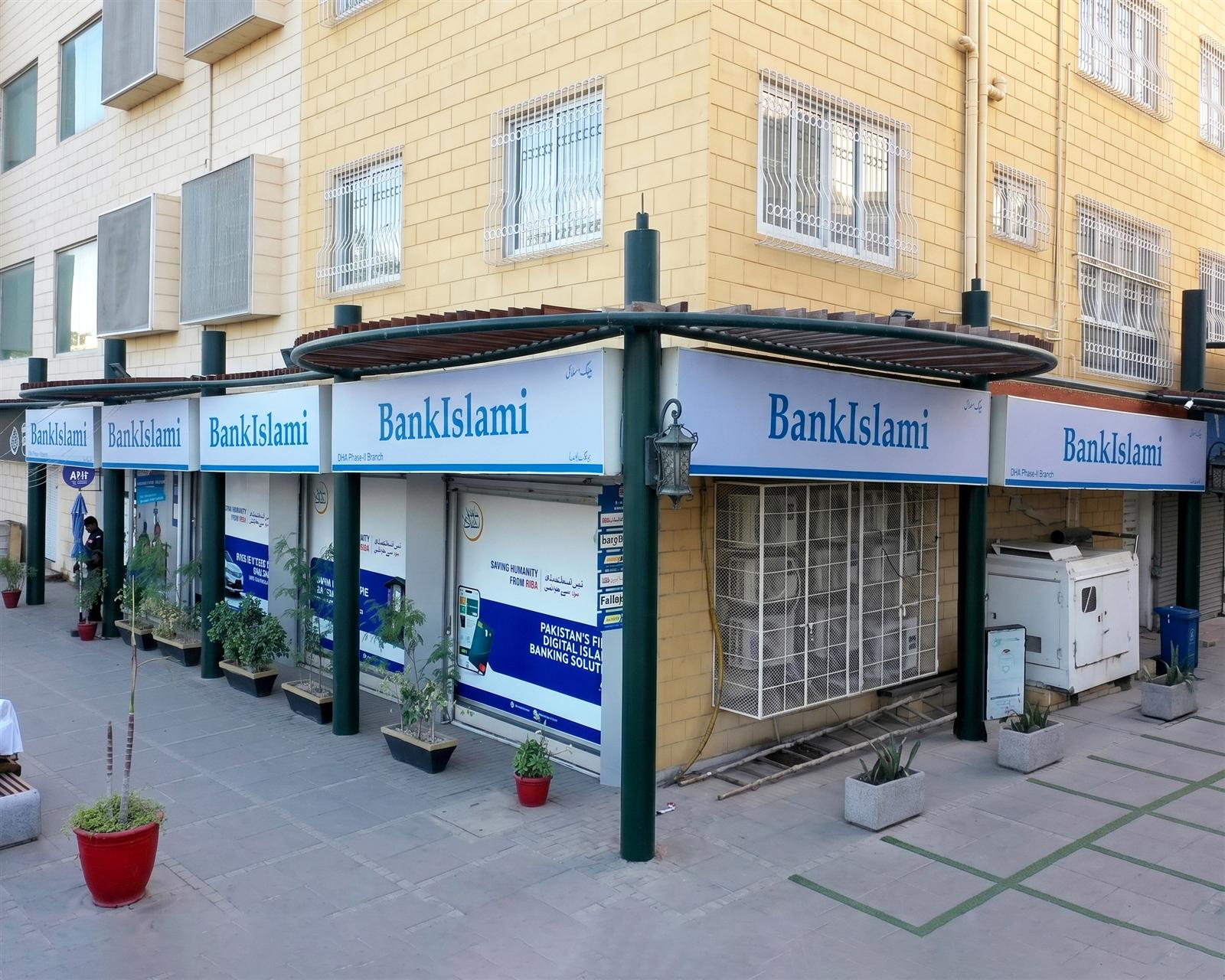 Retail Media fascia signage work