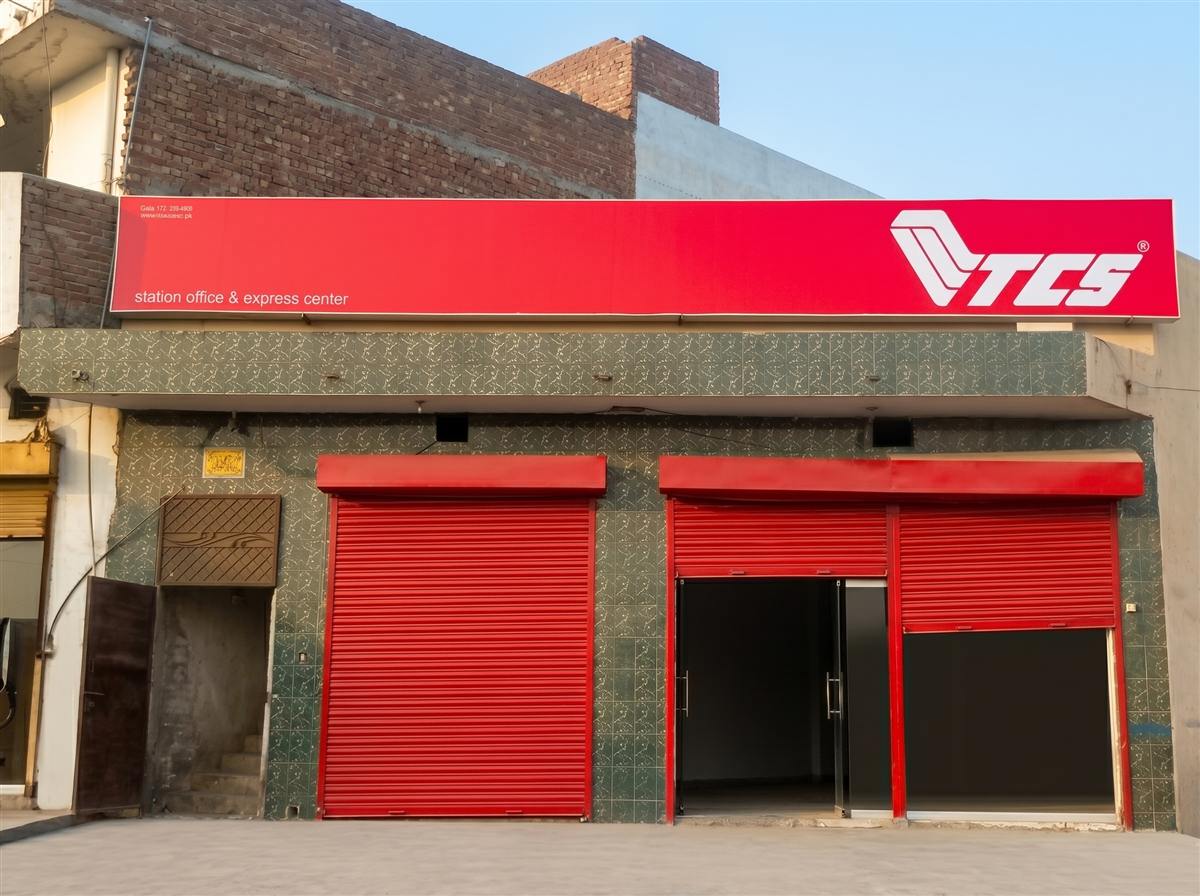 On-store branding campaign installed by Retail Media